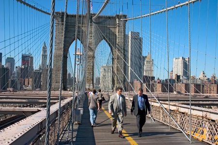 brooklyn-bridge-walking-across