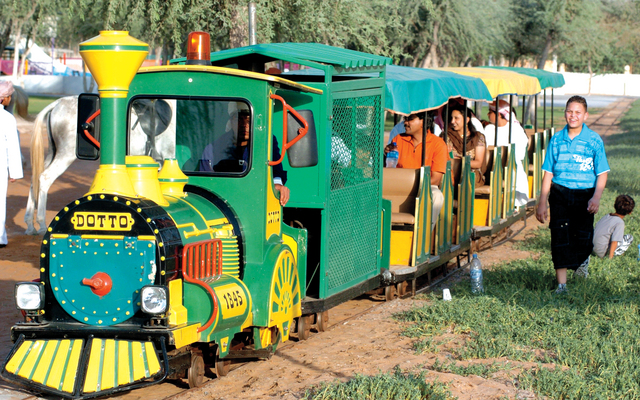 train in saqr park photographer:hanif date:october-12-2007