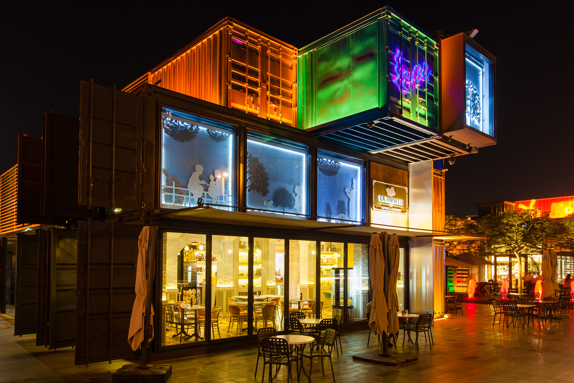 بالصور .. استمتع بتجربة رائعة من التسوق والترفيه في بوكس بارك دبي